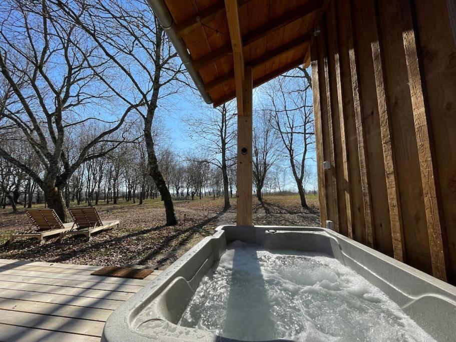 Dome Insolite Lichen Jacuzzi Et Petits-Dejeuners Inclus Gondrin Luaran gambar
