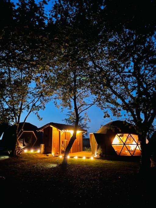 Dome Insolite Lichen Jacuzzi Et Petits-Dejeuners Inclus Gondrin Luaran gambar